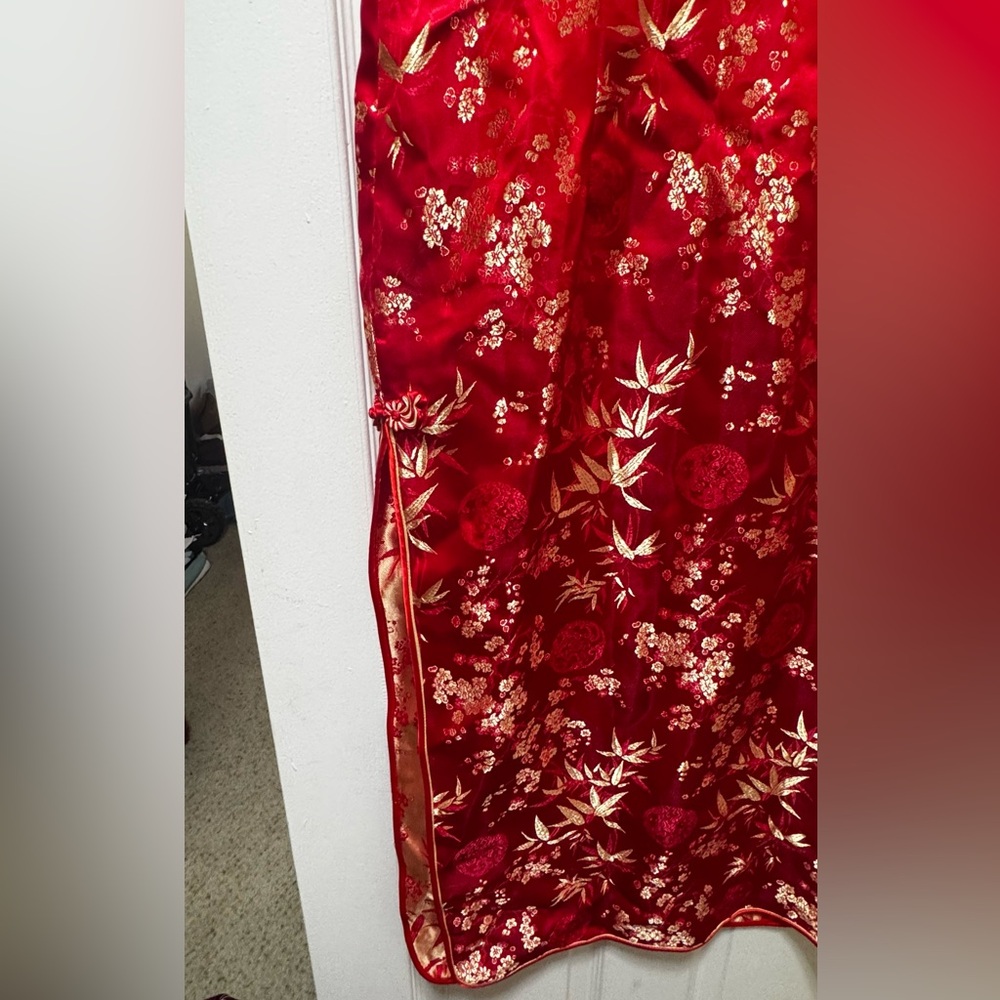 Women's Elegant Red Oriental Floral Dress - Picture 3 of 10